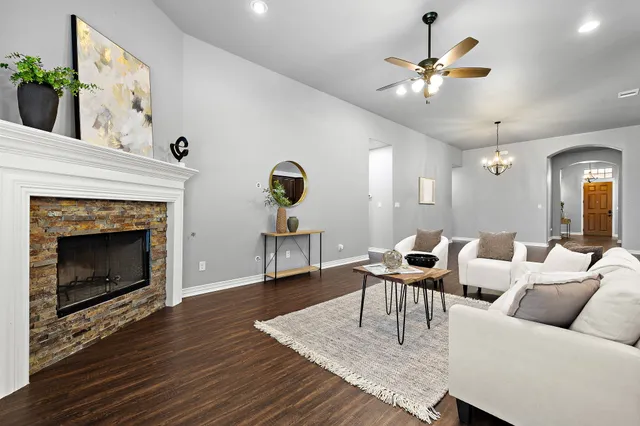 $525,000 | 305 Miracle Rose Way, Liberty Hill, TX 78642