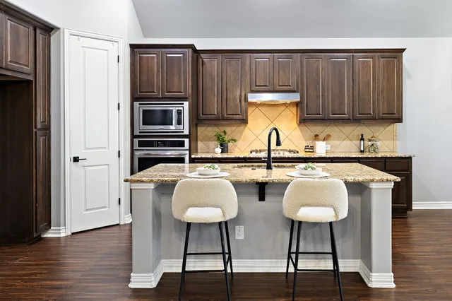 $525,000 | 305 Miracle Rose Way, Liberty Hill, TX 78642