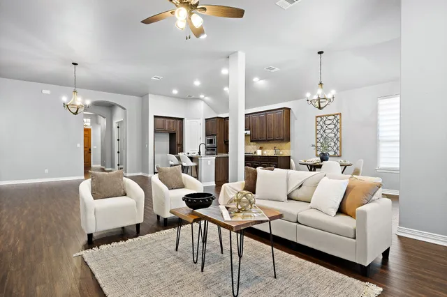 $525,000 | 305 Miracle Rose Way, Liberty Hill, TX 78642