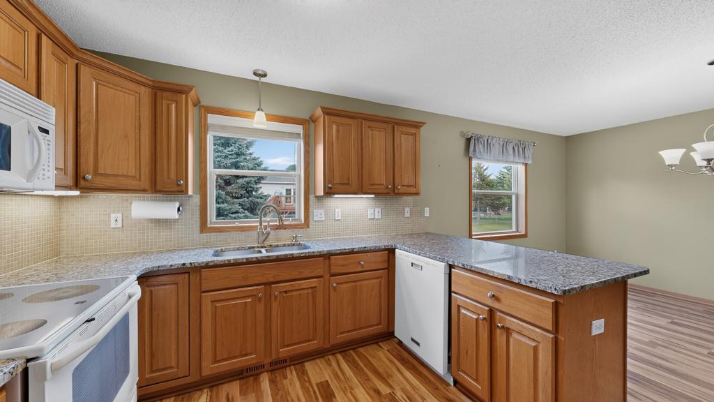 5806 48 Avenue Northwest Rochester, MN 55901 - Photo 15 of 48