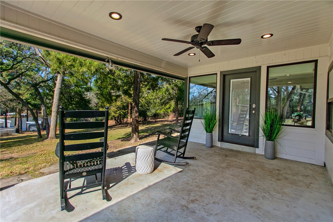11092 Riley Green Road Franklin, TX 77856 - Photo 4 of 32 View of patio featuring ceiling fan