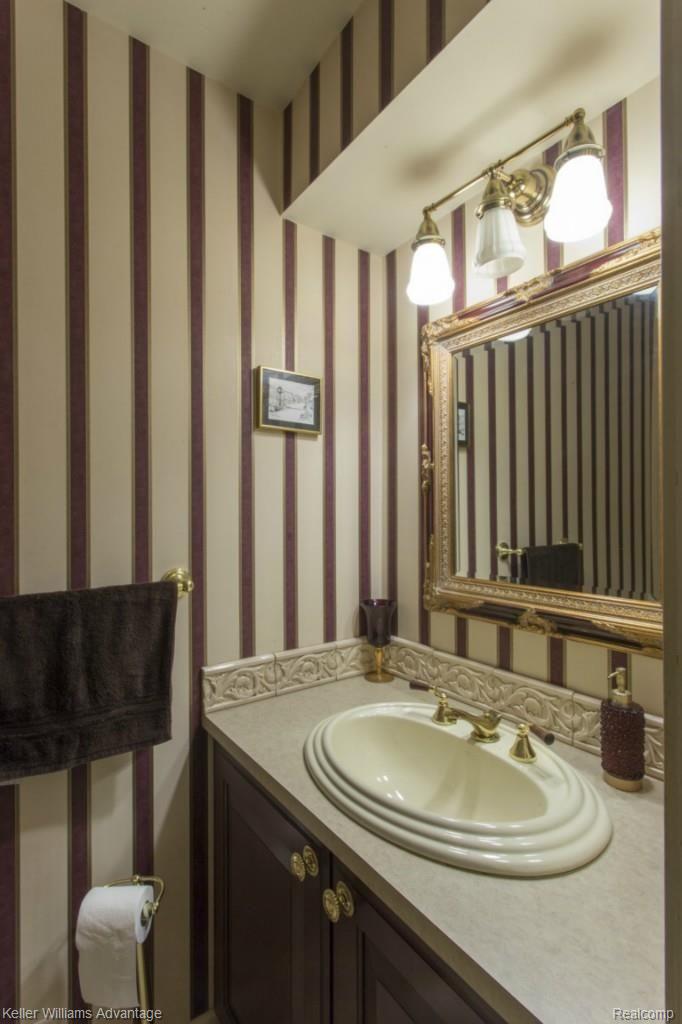 22960 Gill Road Farmington, MI 48335 - Photo 29 of 38 5-Gill_22960.jpg
