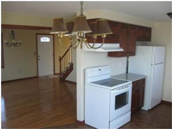 136 Arcadia Boulevard Springfield, MA 01118 - Photo 3 of 8