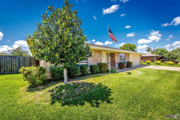 $225,000 | 214 Raywood Drive, Houma, LA 70360