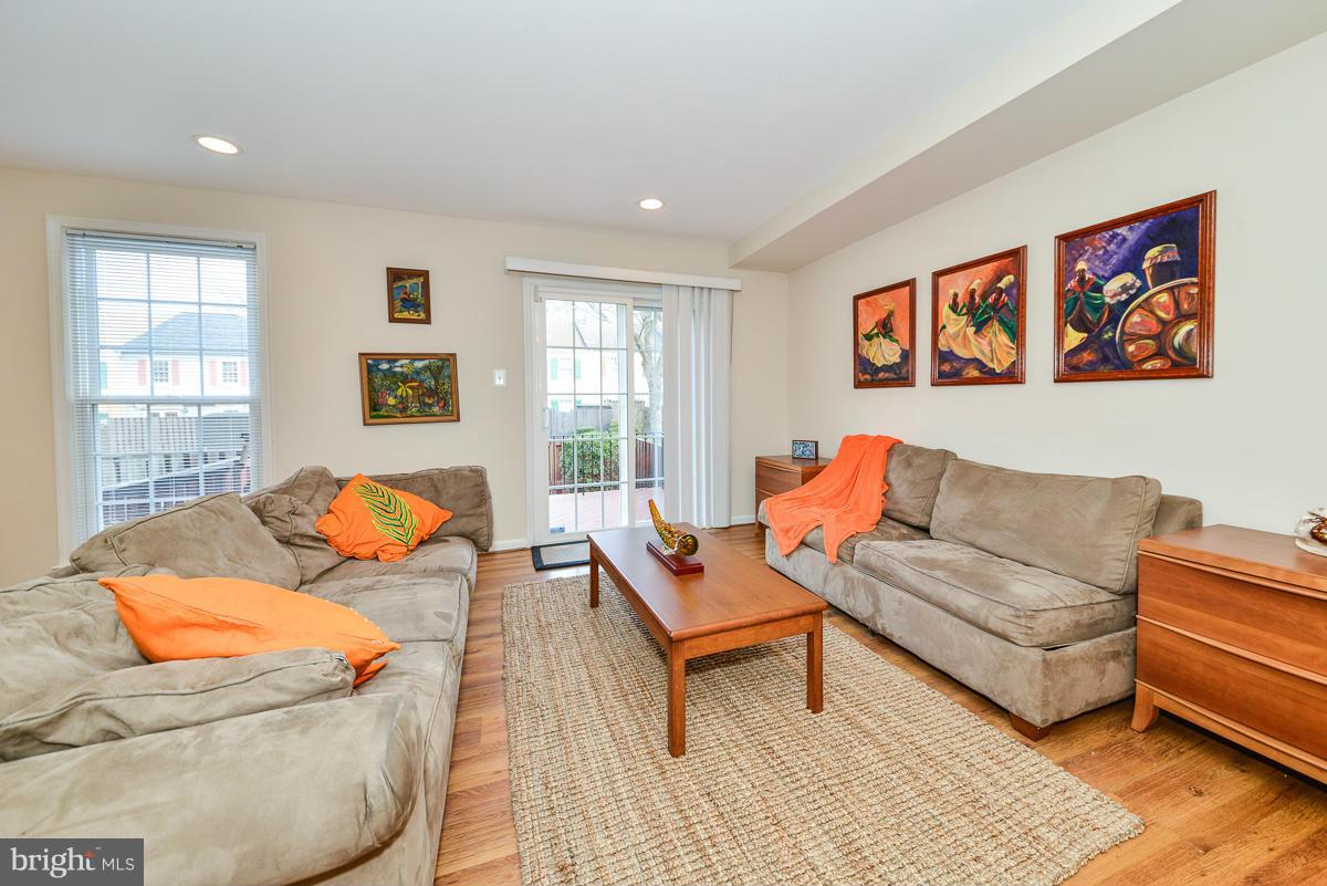 7235 Reservoir Road Springfield, VA 22150 - Photo 11 of 30 Living Room
