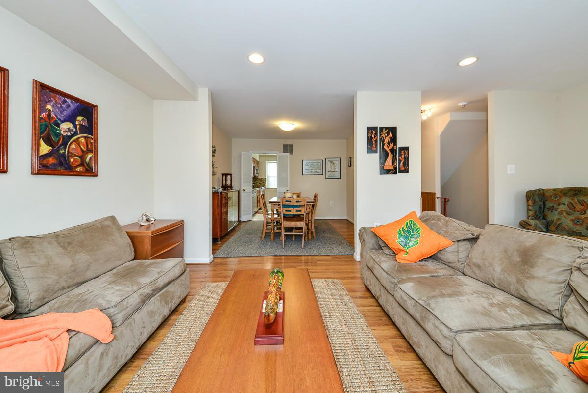 7235 Reservoir Road Springfield, VA 22150 - Photo 13 of 30 Living Room