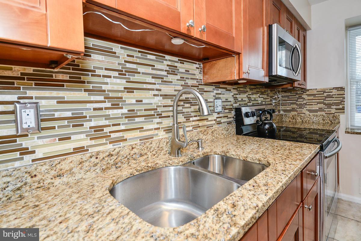 7235 Reservoir Road Springfield, VA 22150 - Photo 5 of 30 Kitchen