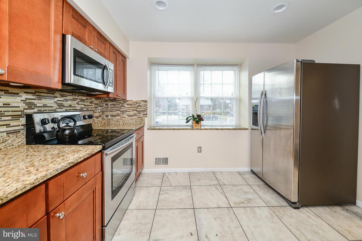 7235 Reservoir Road Springfield, VA 22150 - Photo 6 of 30 Kitchen