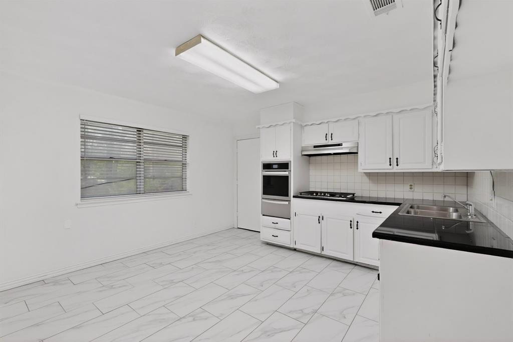 4429 Berke Road Fort Worth, TX 76115 - Photo 7 of 22 Gallery Image 7