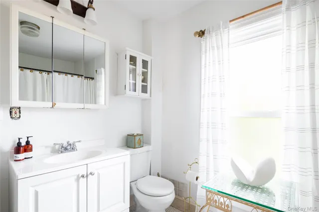 $925,000 | 15 Bayside Avenue, Oyster Bay, NY 11771