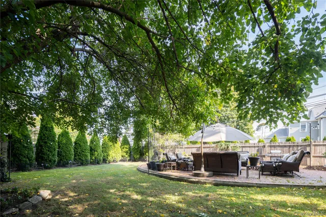 $925,000 | 15 Bayside Avenue, Oyster Bay, NY 11771