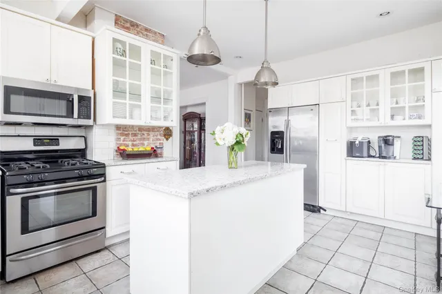 $925,000 | 15 Bayside Avenue, Oyster Bay, NY 11771