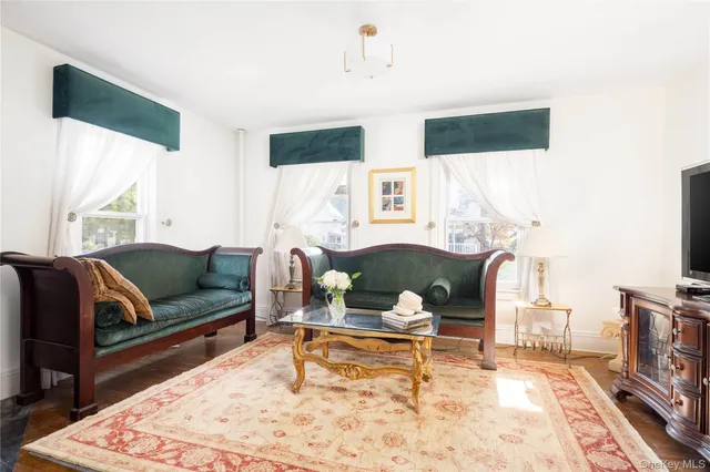 $925,000 | 15 Bayside Avenue, Oyster Bay, NY 11771