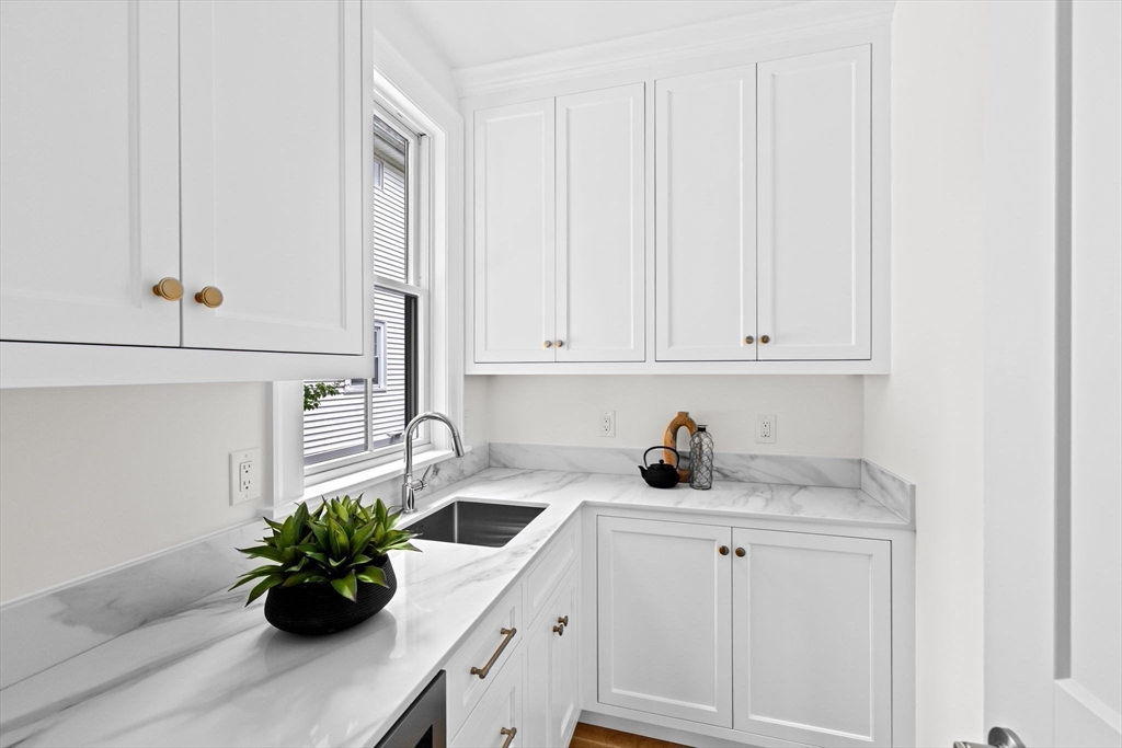 17 Glenland Road Chestnut Hill, MA 02467 - Photo 5 of 22