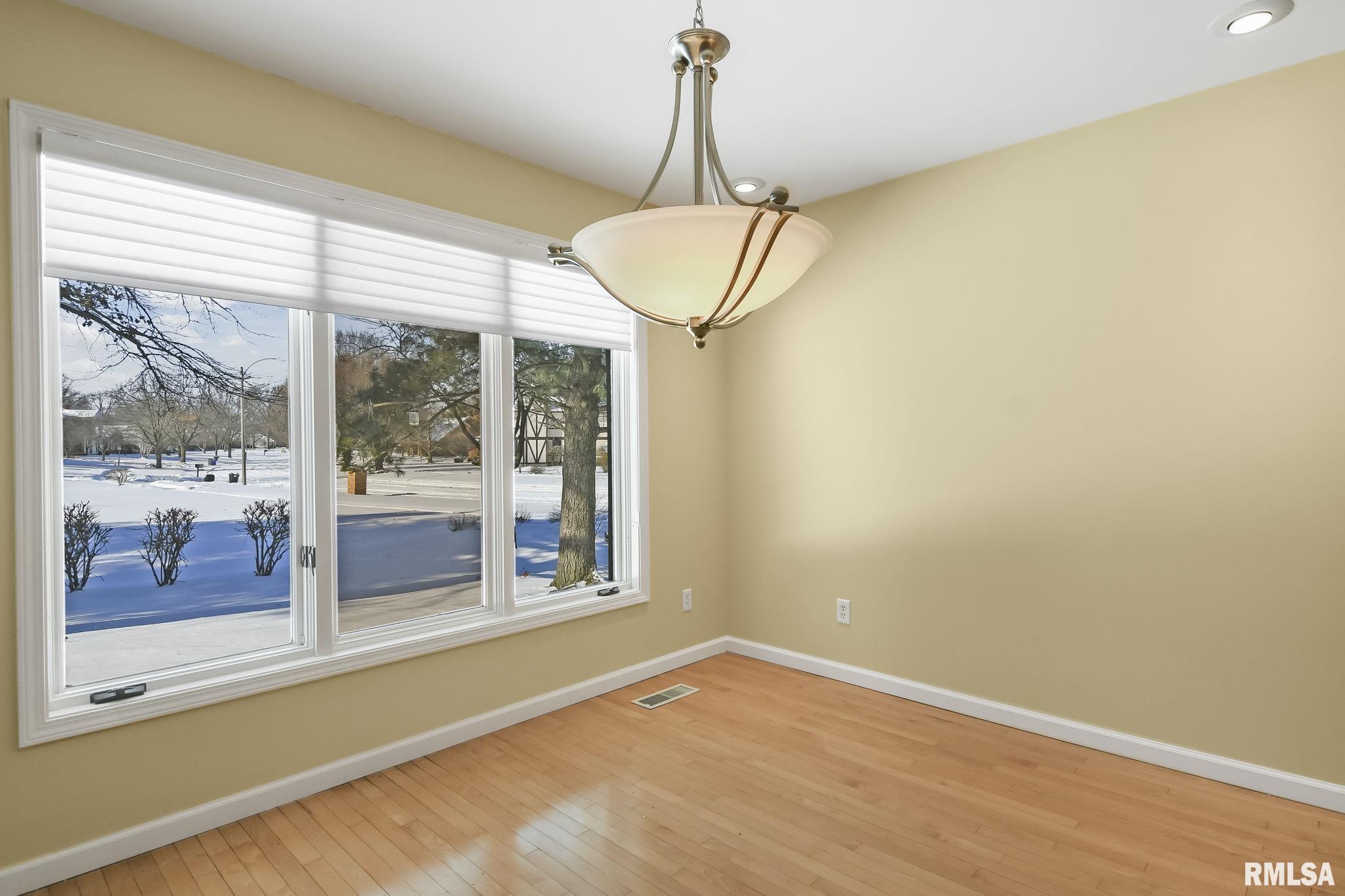2 Turnberry Place Springfield, IL 62704 - Photo 11 of 34