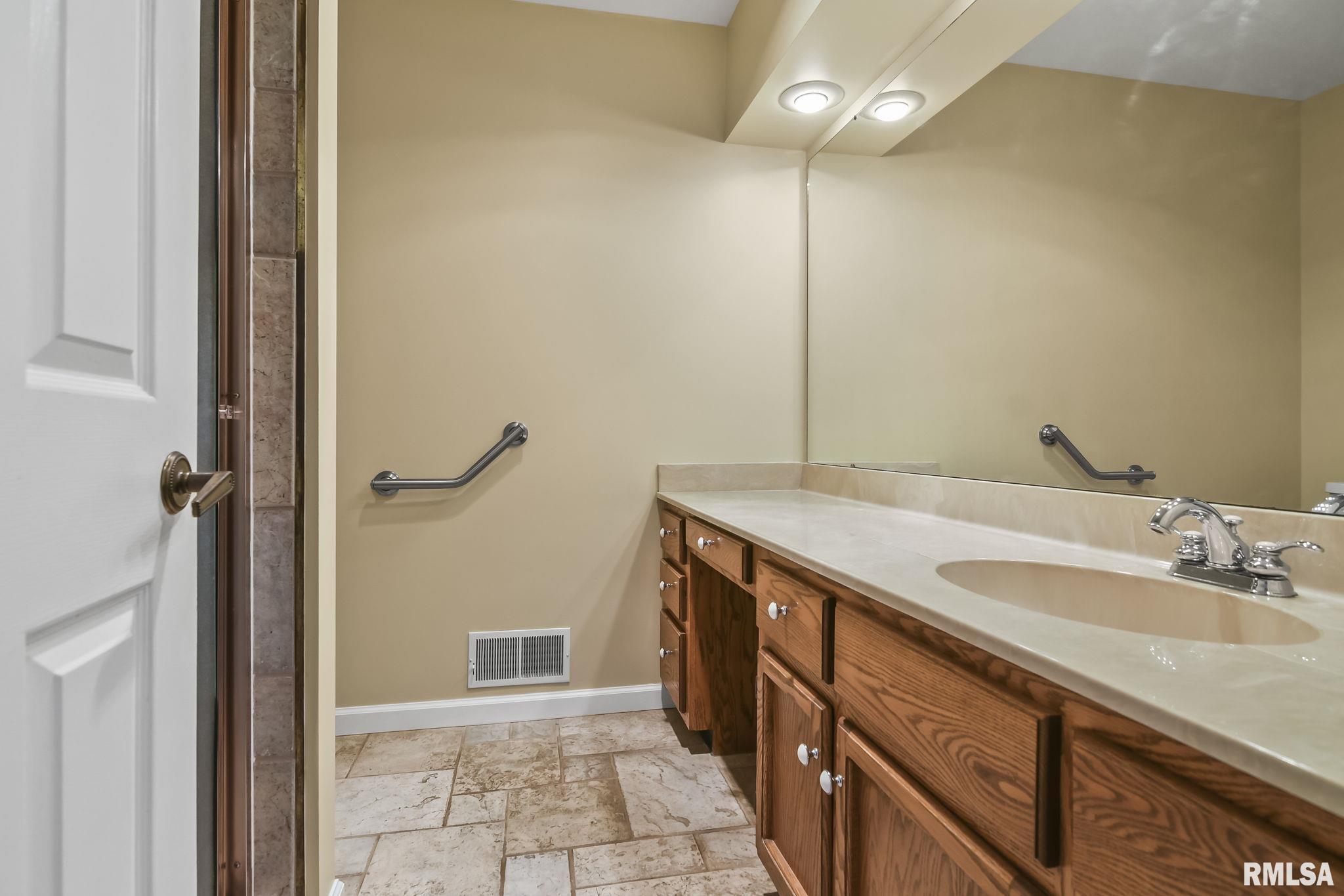2 Turnberry Place Springfield, IL 62704 - Photo 29 of 34