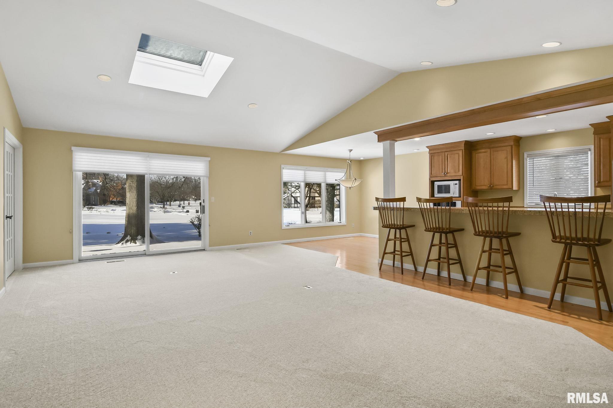 2 Turnberry Place Springfield, IL 62704 - Photo 7 of 34