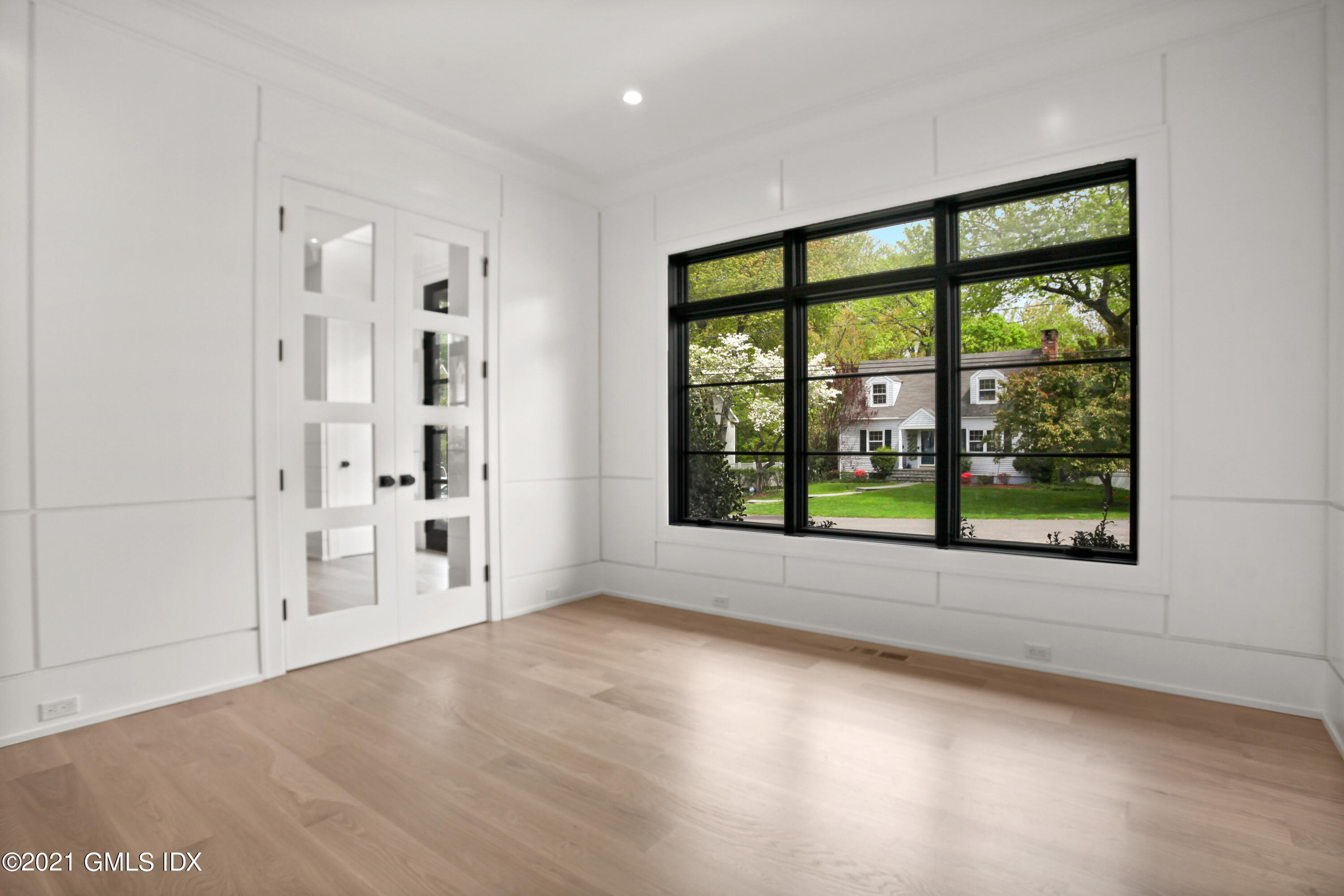 12 Dialstone Lane Riverside, CT 06878 - Photo 17 of 66 an empty room with windows and view