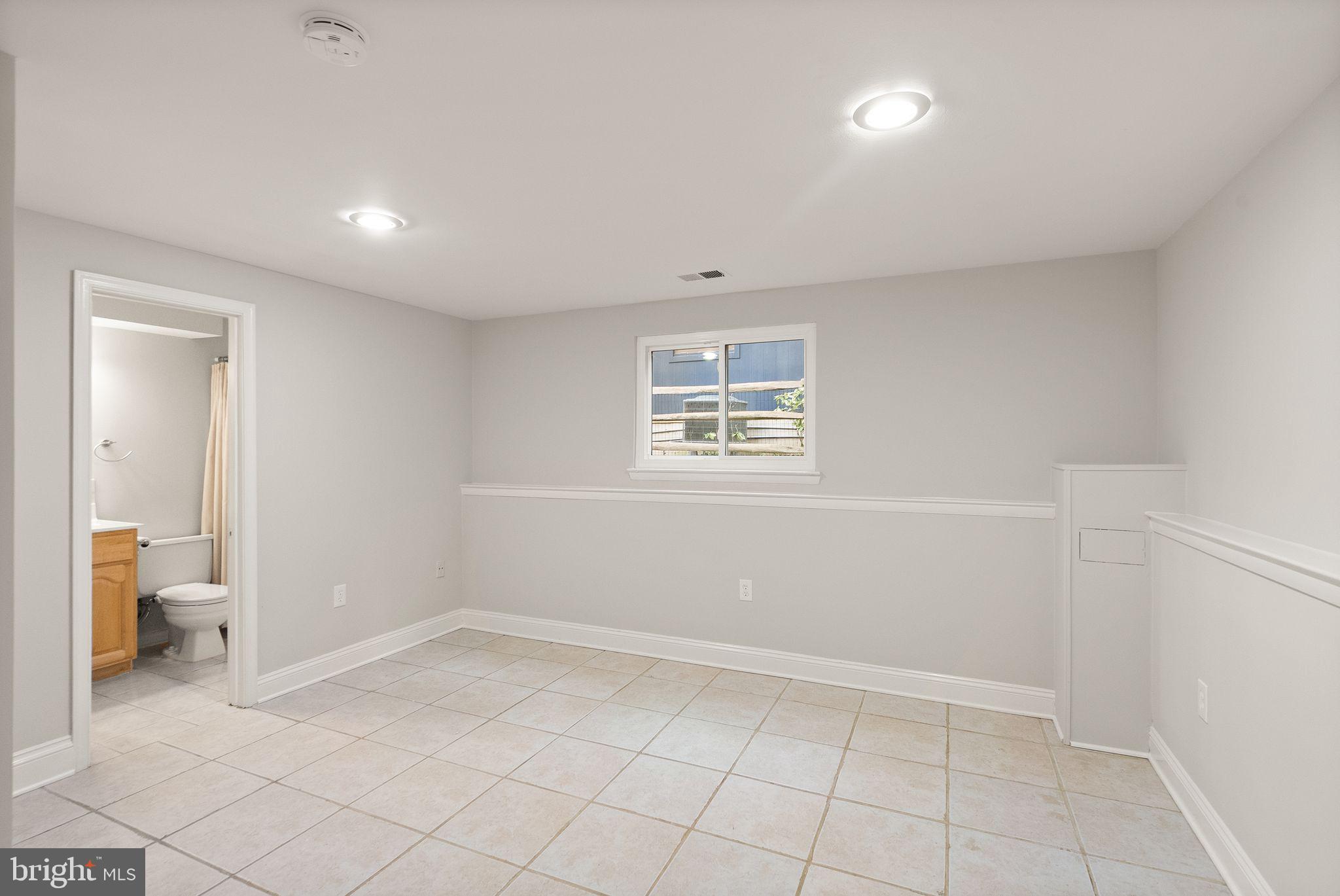 2510 Freetown Drive Reston, VA 20191 - Photo 37 of 50 5th bedroom with full bath