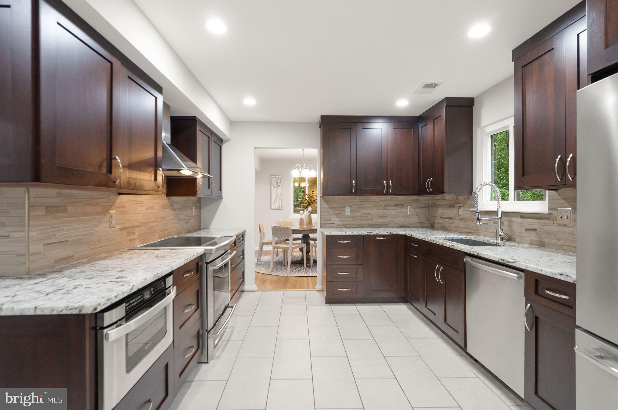 Expansive kitchen
