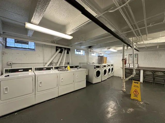 $1,195 | 661 West Sheridan Road, Unit 105, Chicago, IL 60613