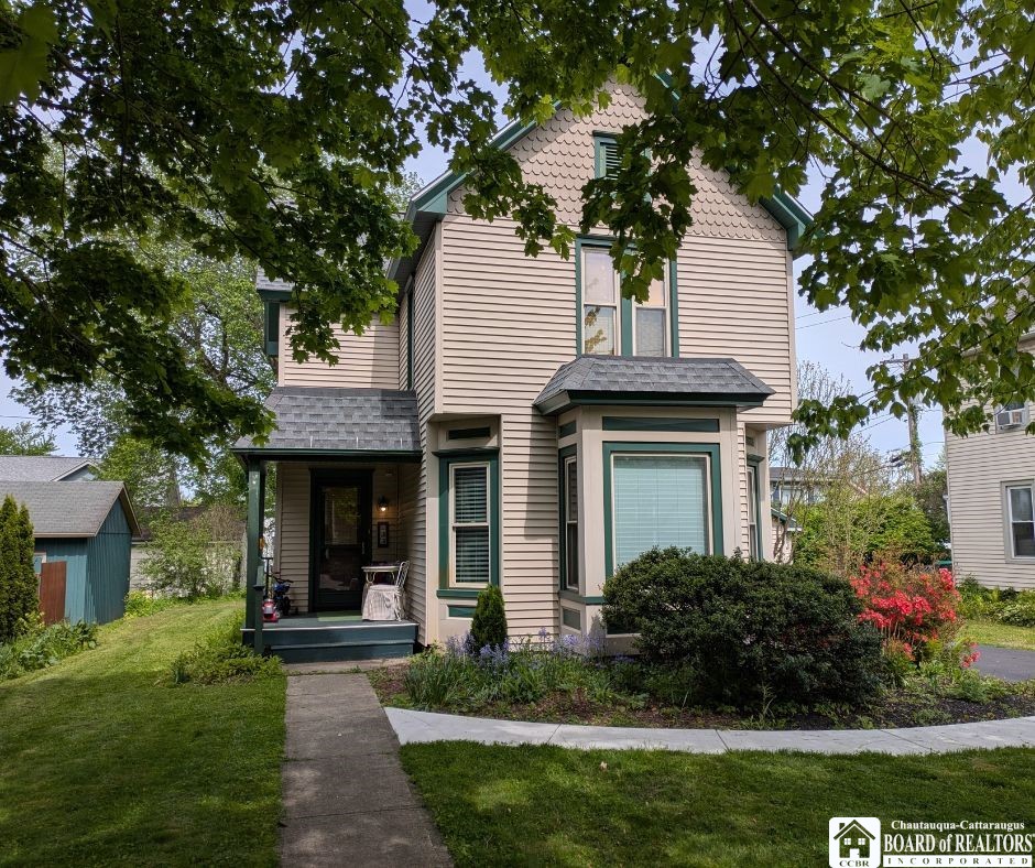 Welcome to 33 Maple!