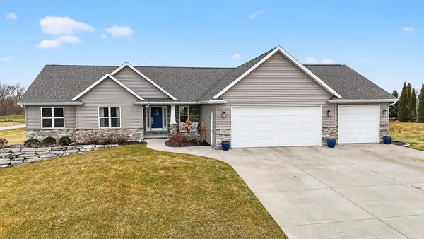 $649,900 | 3586 Grand Meadows Crossing, Neenah, WI 54956