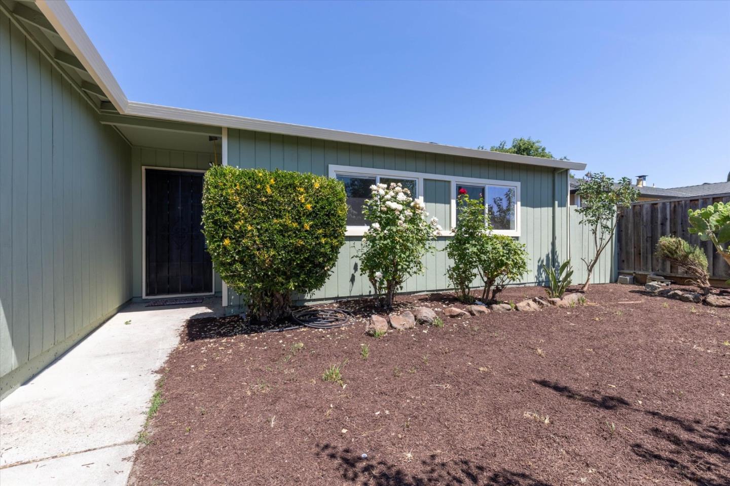 8240 Springdale Court Gilroy, CA 95020 - Photo 2 of 25