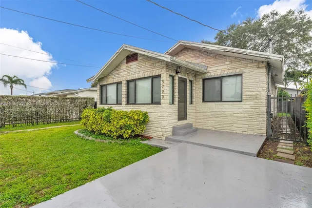 $2,800 | 5790 Southwest 5th Street, Unit FRONT, Miami, FL 33144