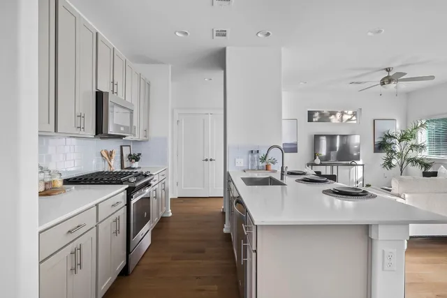 $2,900 | 6800 Menchaca Road, Unit 22, Austin, TX 78745