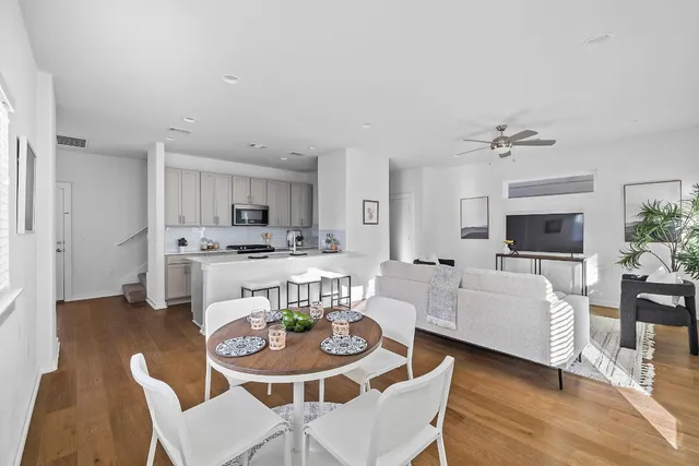 $2,900 | 6800 Menchaca Road, Unit 22, Austin, TX 78745