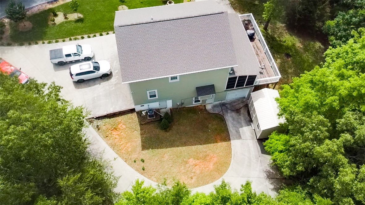 608 McKinney Way Westminster, SC 29693 - Photo 30 of 34 An aerial perspective reveals the property's surroundings and convenient driveway access.