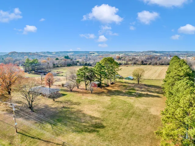 $1,695,000 | 2345 Nashville Highway, Columbia, TN 38401