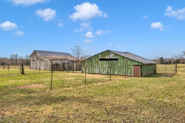 $1,175,000 | 2345 Nashville Highway, Columbia, TN 38401