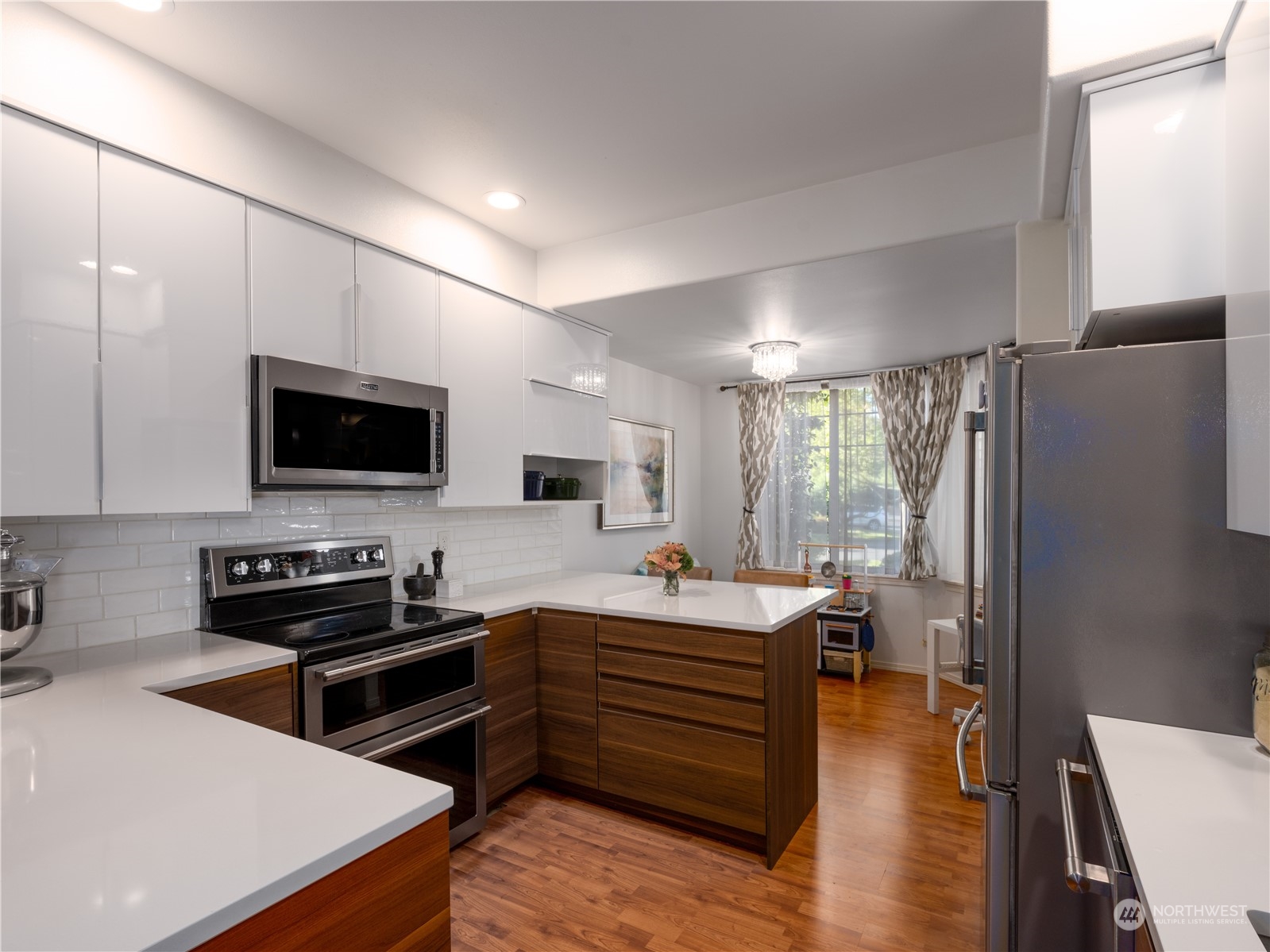 4509 Northeast 6th Court Renton, WA 98059 - Photo 3 of 23 Gallery Image 3