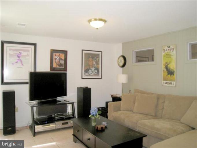 4637 4th Road North Arlington, VA 22203 - Photo 8 of 14 Family Room #2