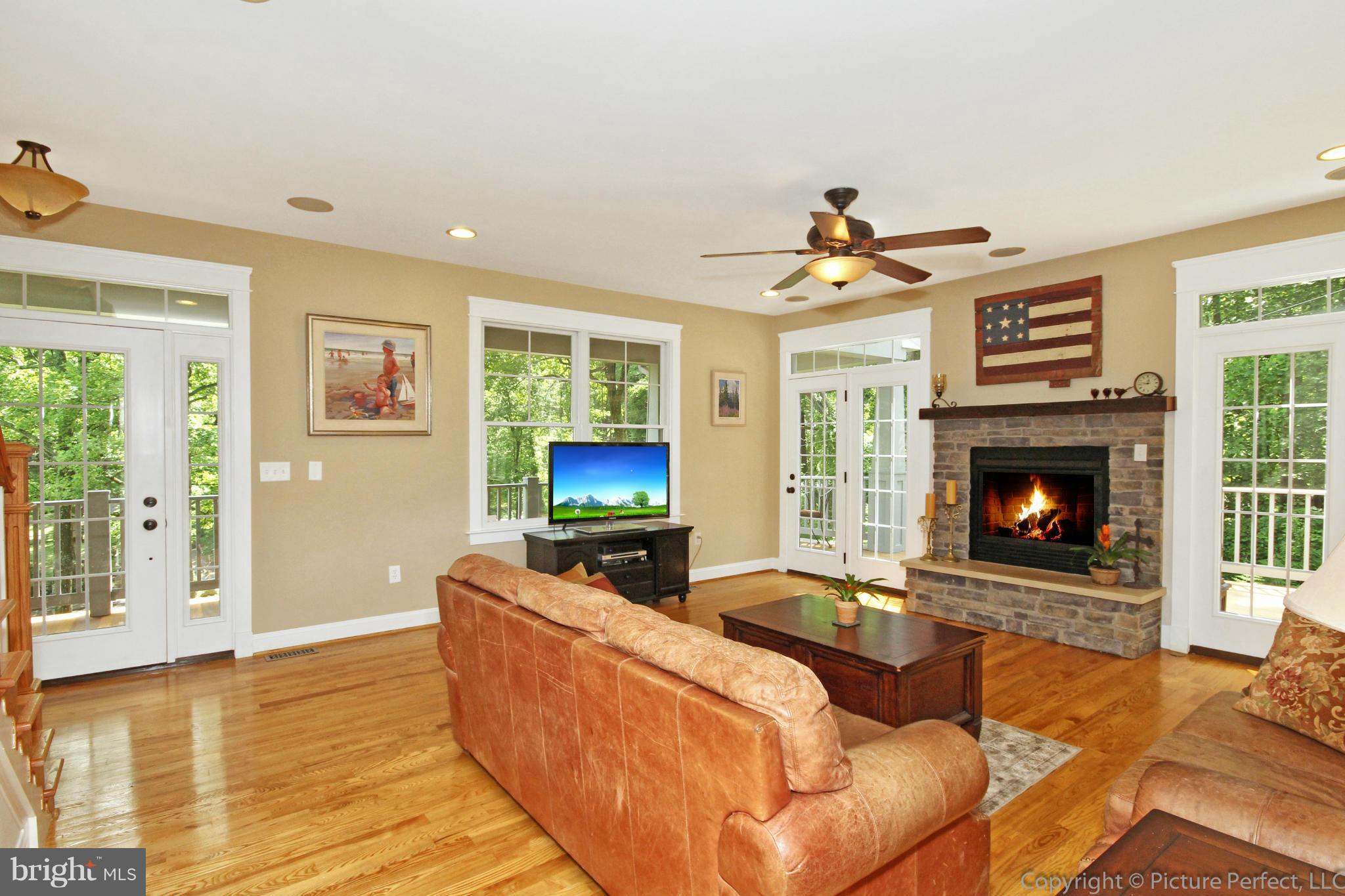 8904 Indian Springs Road Frederick, MD 21702 - Photo 11 of 30 Living Room