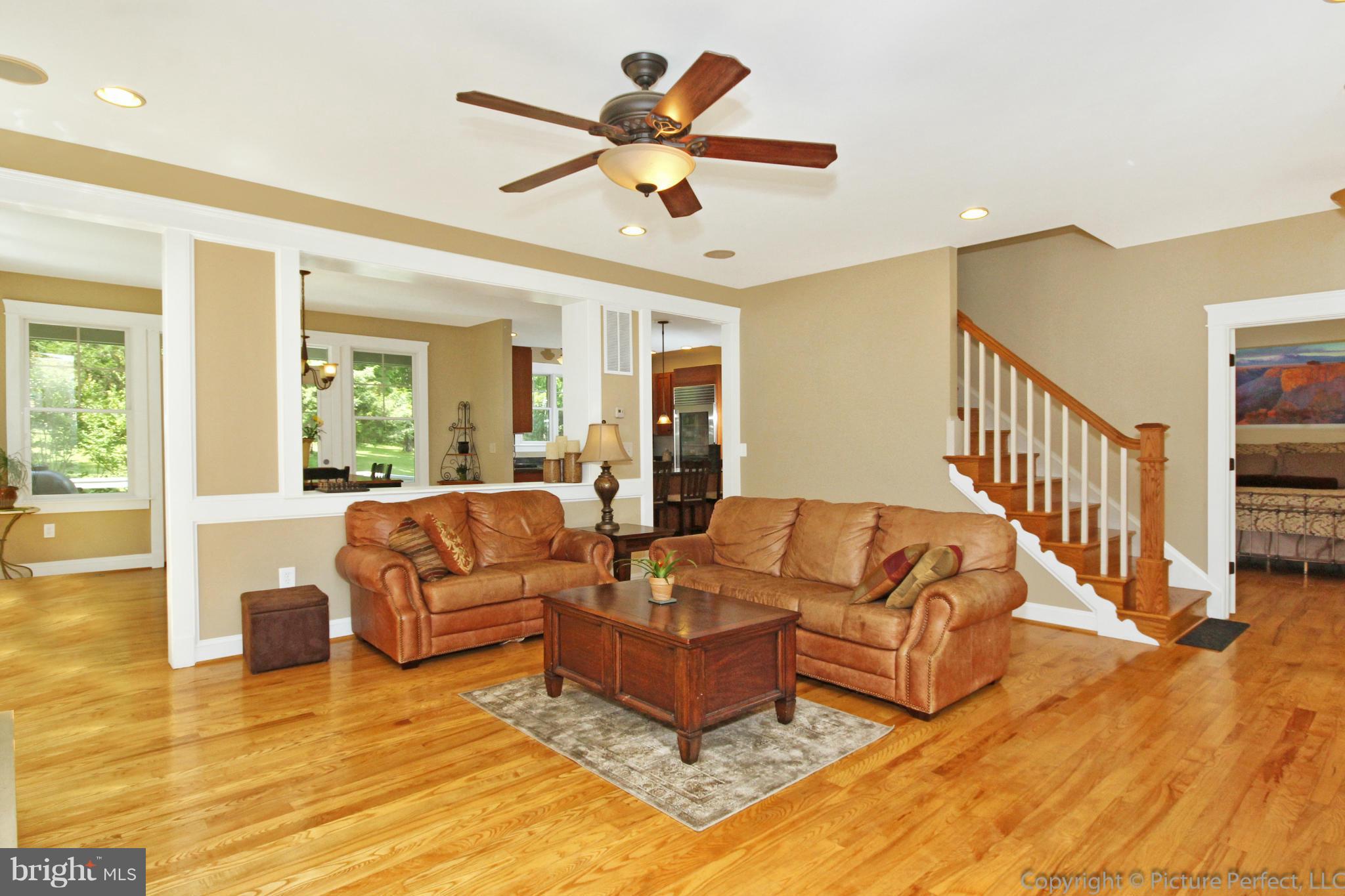 8904 Indian Springs Road Frederick, MD 21702 - Photo 10 of 30 Living Room