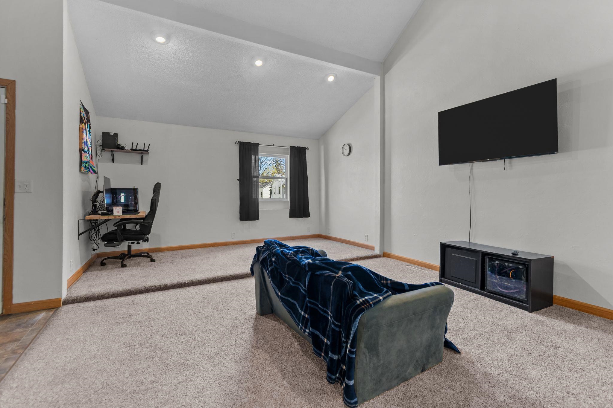 219 2nd Street Manawa, WI 54949 - Photo 5 of 34