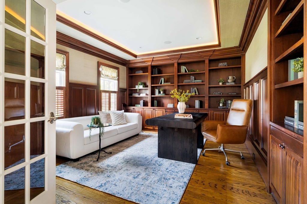 151 Hampshire Road Wellesley, MA 02481 - Photo 5 of 39
