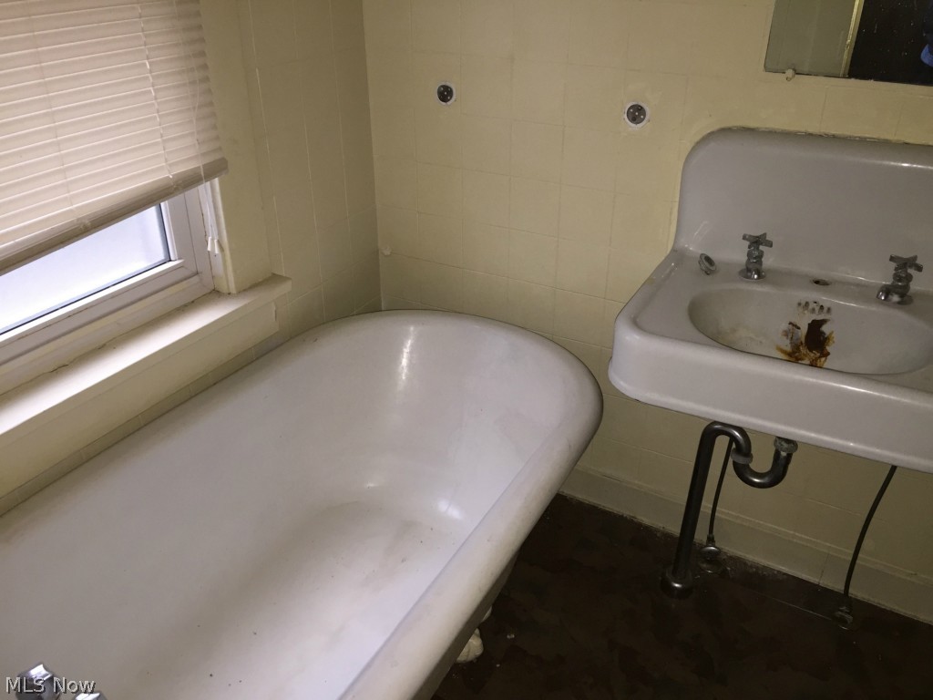 3731 Cress Road Cleveland, OH 44111 - Photo 8 of 15 Gallery Image 8