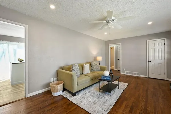 $179,500 | 8809 East 73rd Street, Raytown, MO 64133