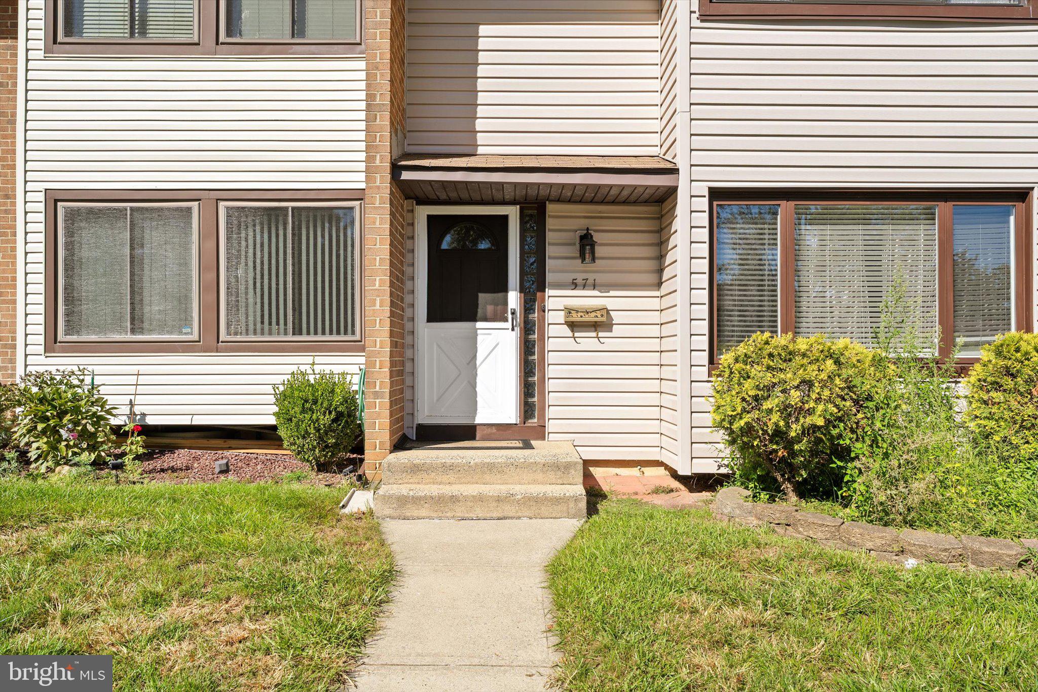 571 Fairfield Road East Windsor, NJ 08520 - Photo 2 of 18 Gallery Image 2