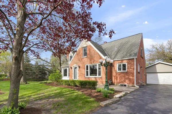 $500,000 | 420 South Oak Street, Itasca, IL 60143