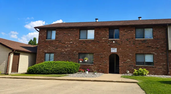 $117,500 | 1203 Clifford Drive, Unit 6, Urbana, IL 61802