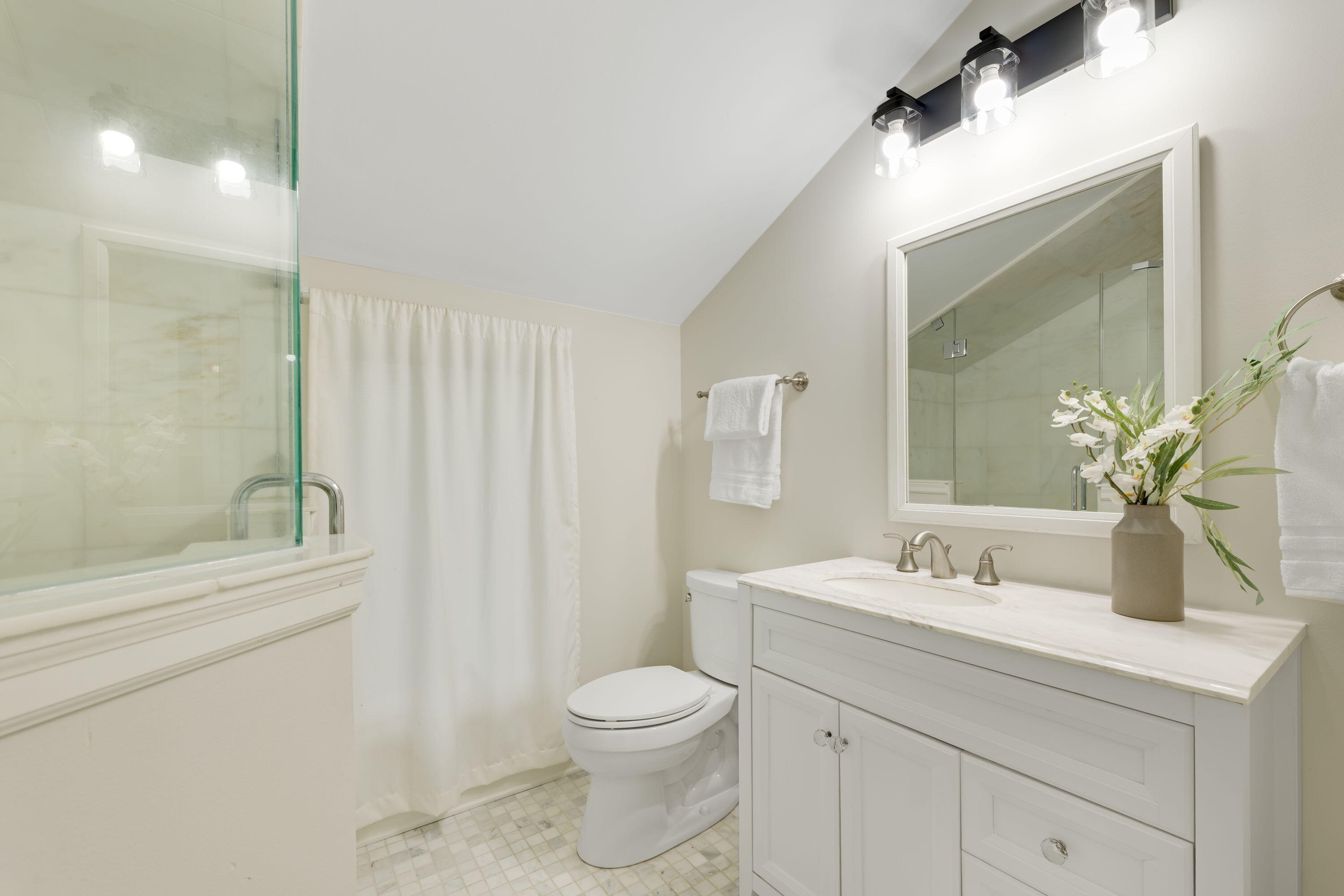 4821 West Elmdale Road Mequon, WI 53092 - Photo 14 of 23 Welcome Home!