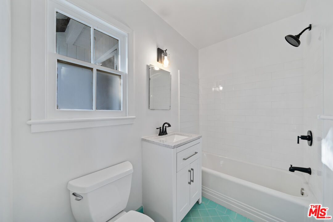 109 Homewood Road Los Angeles, CA 90049 - Photo 22 of 30