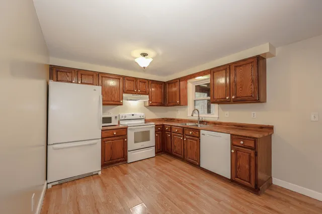 $2,600 | 81 Orchard Path Road, Weare, NH 03281