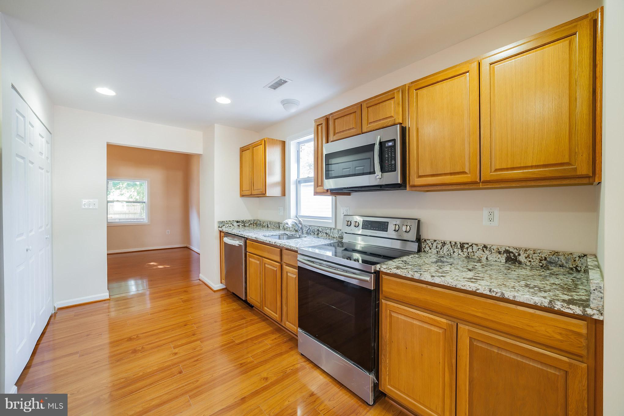 7731 West Shore Road Pasadena, MD 21122 - Photo 14 of 30 Kitchen