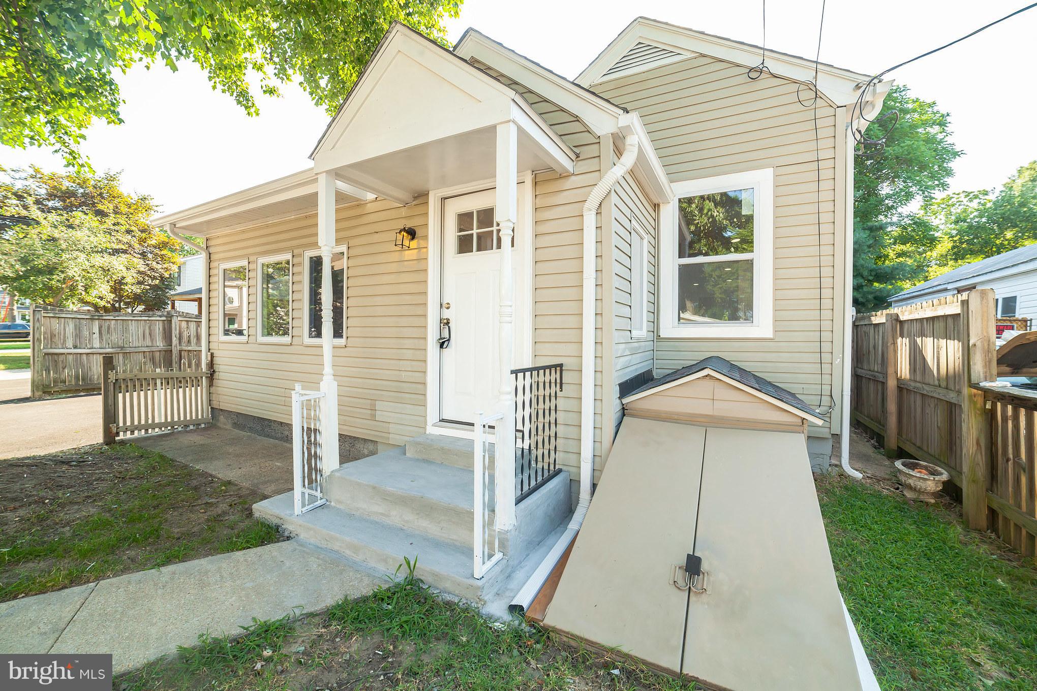 7731 West Shore Road Pasadena, MD 21122 - Photo 4 of 30 Exterior (Front)